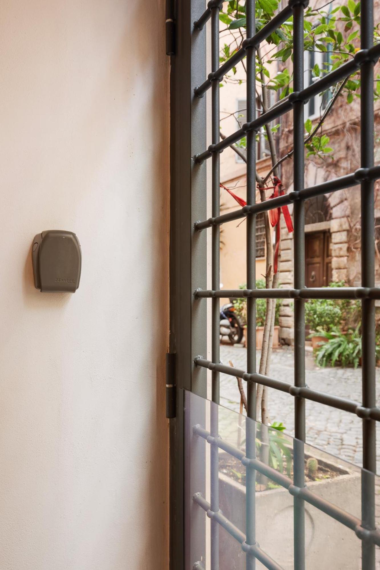 Leopardo Boutique Apartment In Trastevere Rome Luaran gambar